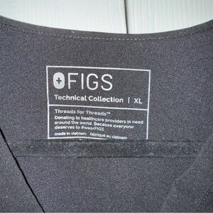 Figs XL black medical scrub shirt